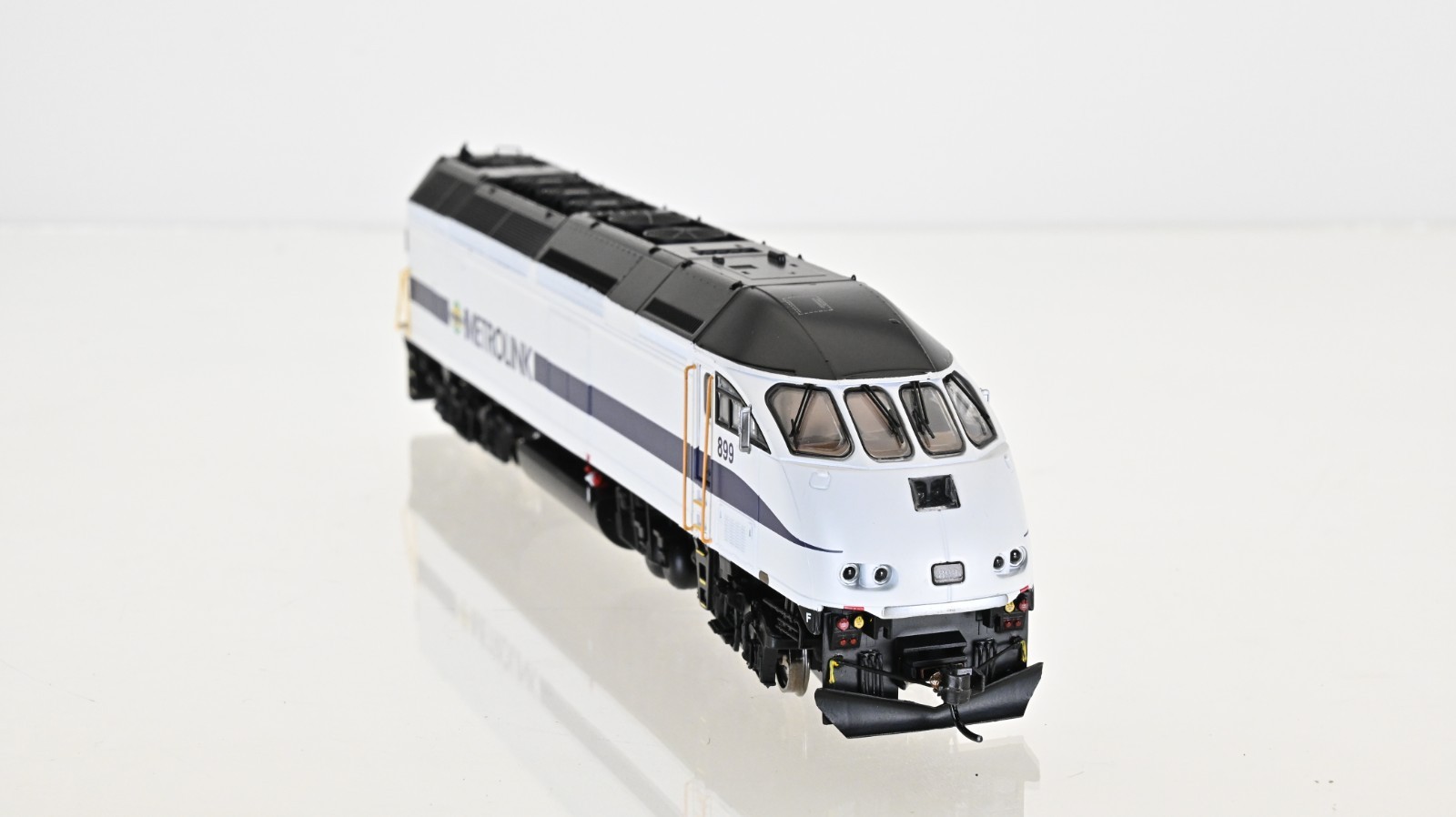True Line Trains MP36 Metrolink SCAX DCC w/Sound HO scale
