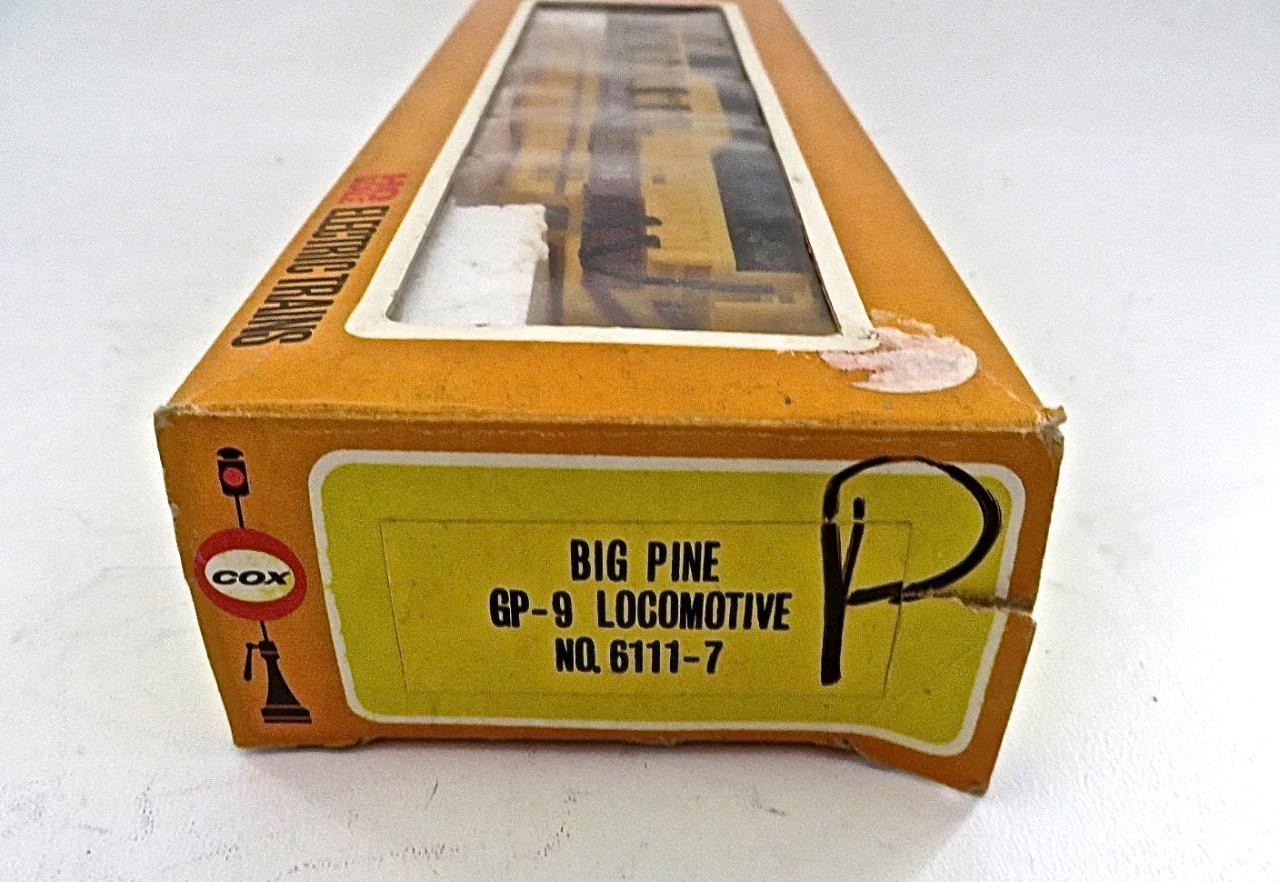HO Gauge Cox #6111-7 Big Pine Lumber Co GP-9 Powered Diesel Locomotive Boxed