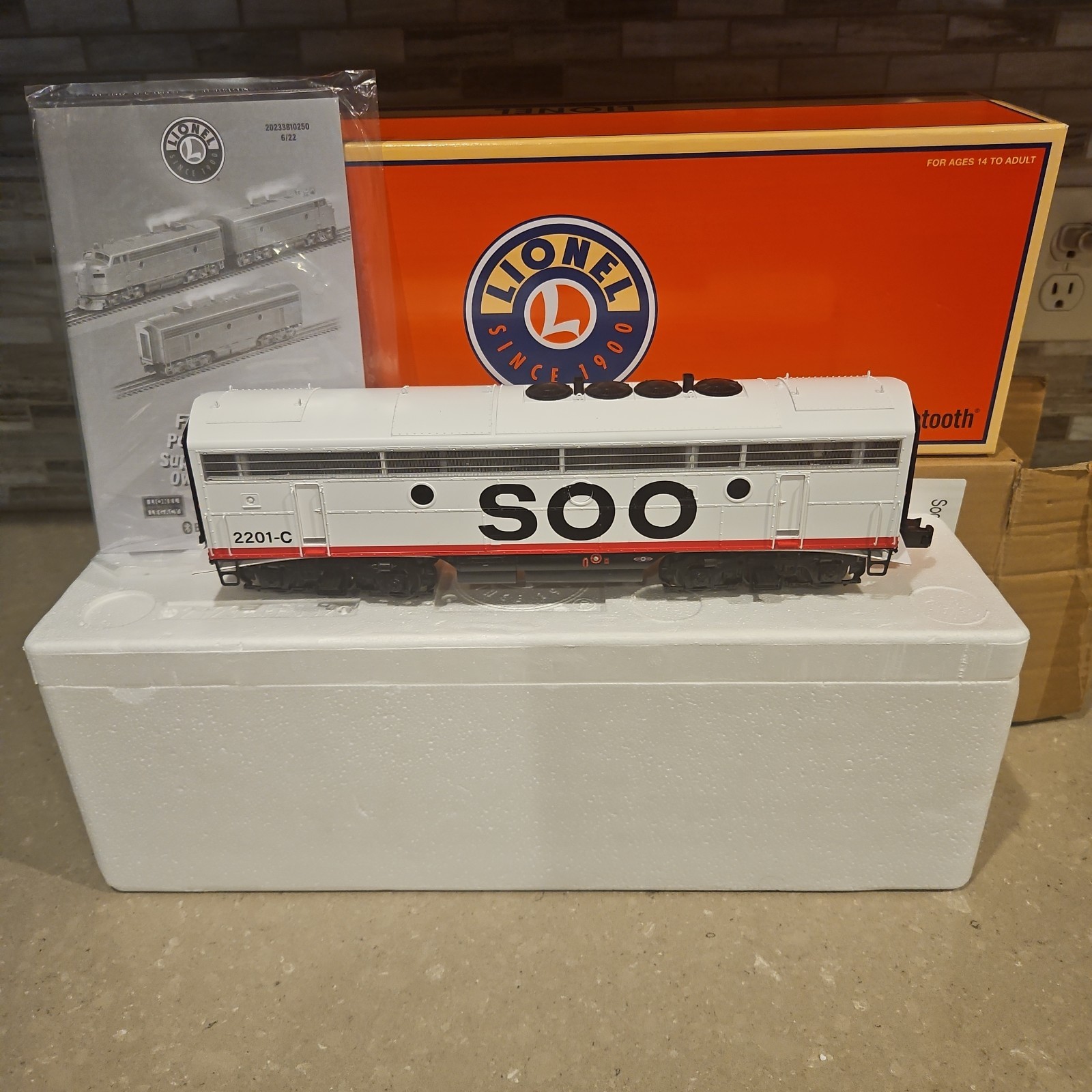 Lionel 2233838 Soo Line LEGACY Powered F7B #2201C