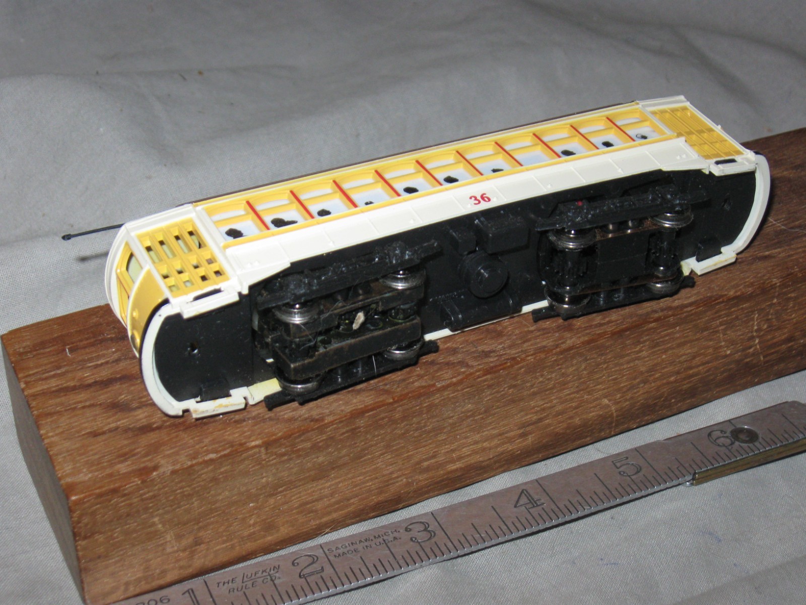 X4177 HO BACHMANN UNLETTEREED No. 36 BRILL 4 WHEEL TROLLEY