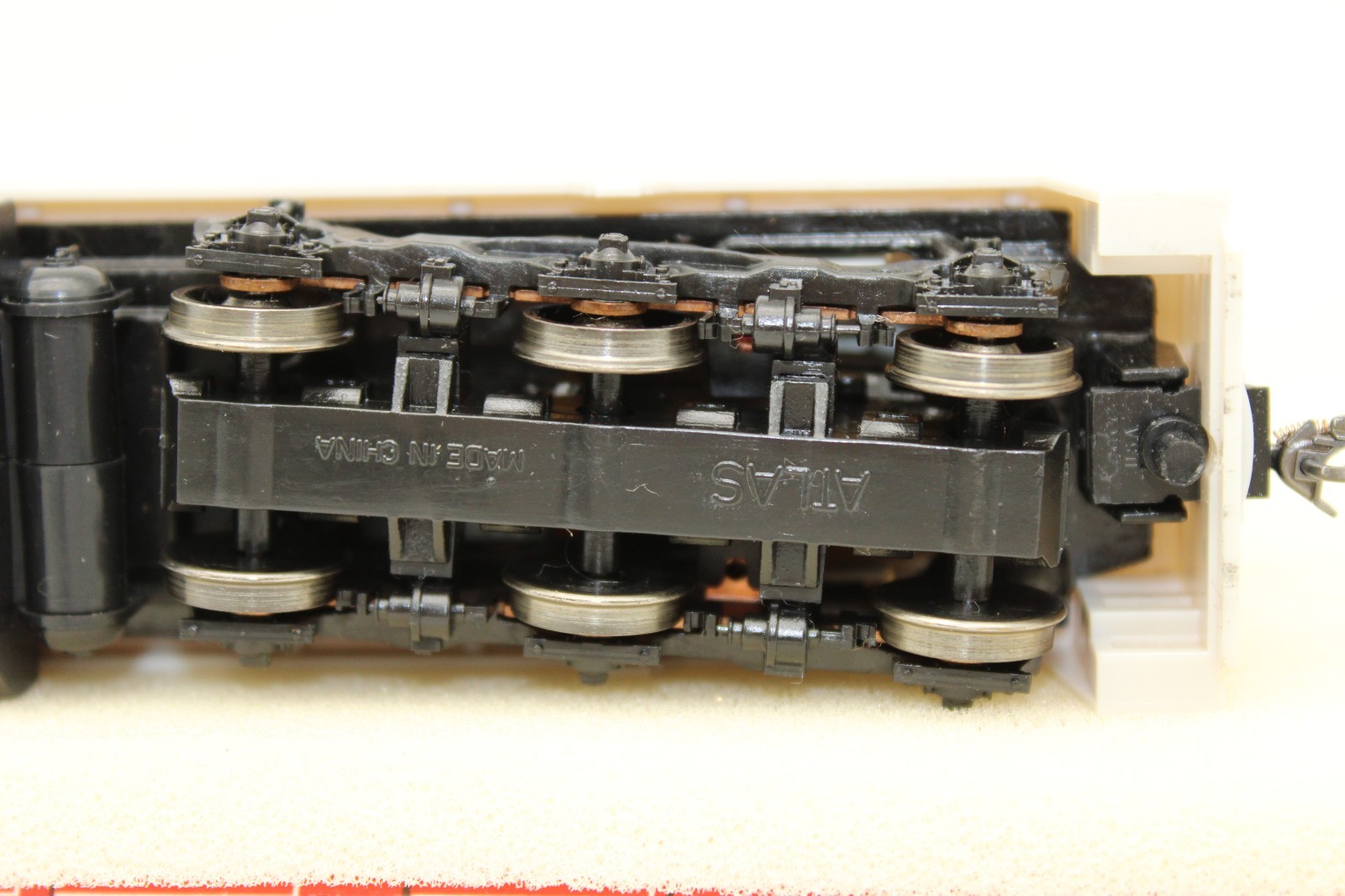 Atlas HO Scale Undecorated GE U33C U36C Diesel Locomotive 8500 DCC Ready