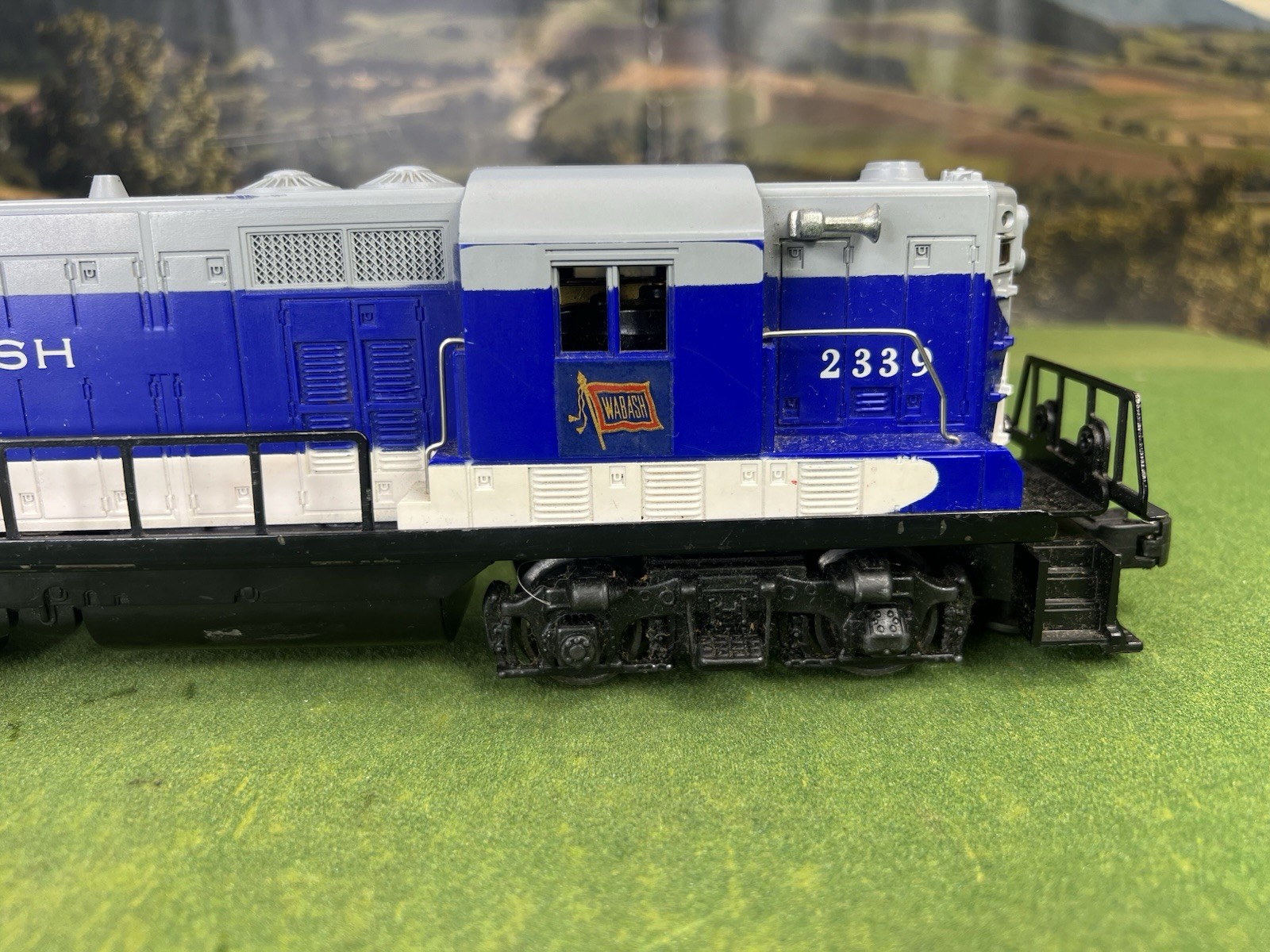 LIONEL POSTWAR 2339 GP-7 DIESEL LOCOMOTIVE WABASH IN EXCELLENT CONDITION OB