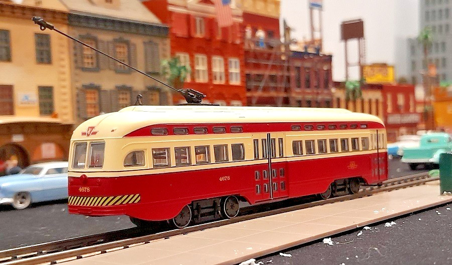 * 1/87 HO * Bowser * Postwar PCC Toronto Streetcar #4678 * BOXED * 12650 *