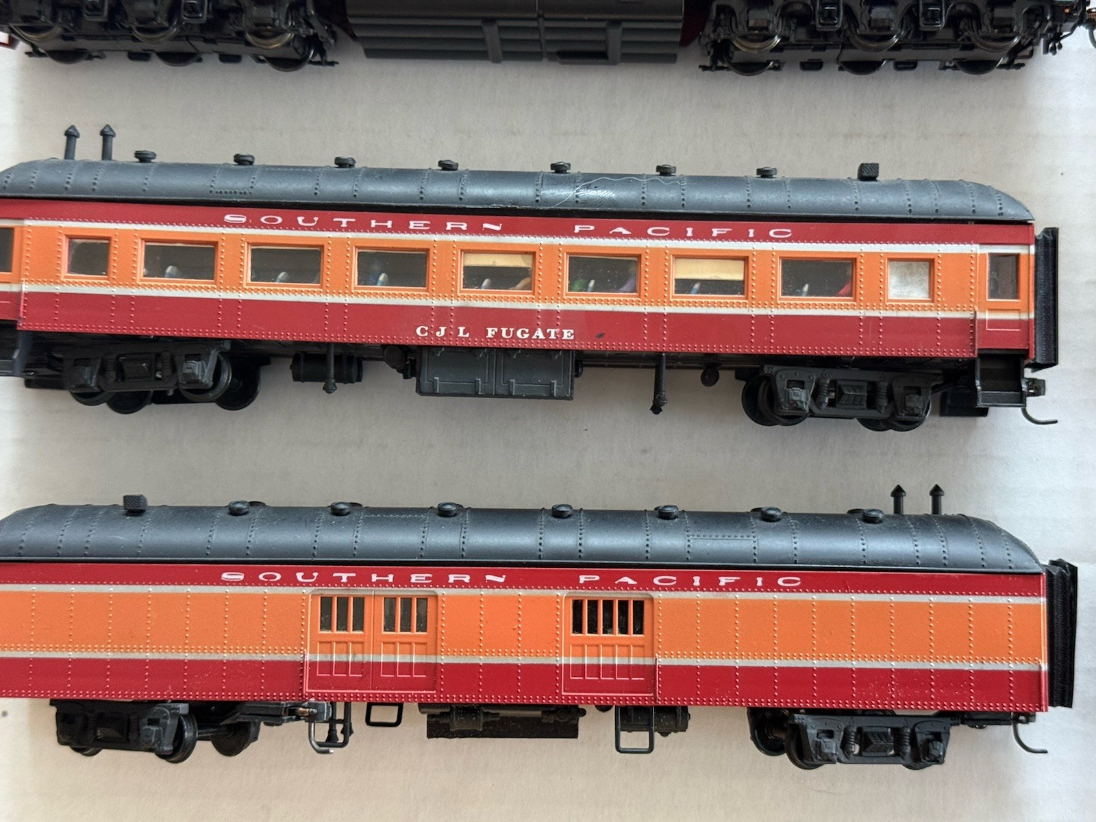 Proto 2000 HO EMD E7A diesel, SP #6000, Runs great, With 5 Passenger Cars