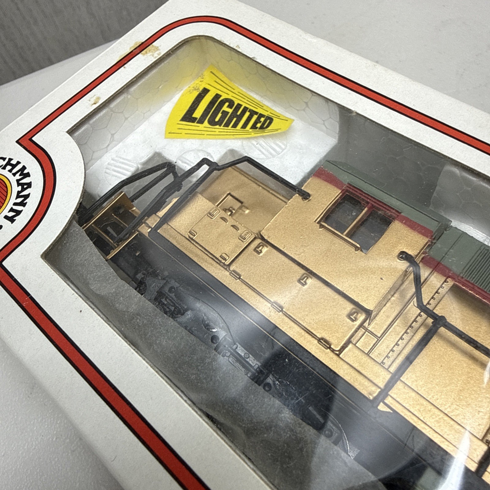 Bachmann HO Gauge Union Pacific GP 40 Gold Colored Engine New