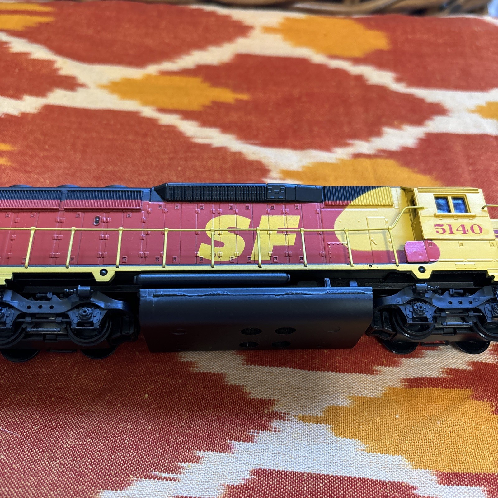 Santa Fe 5140 Red & Yellow, HO Used Locomotive