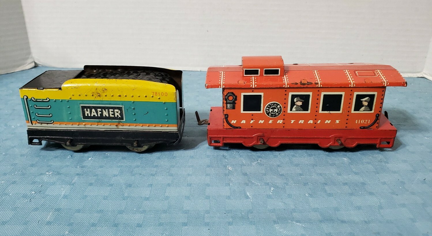VTG Hafner Wyandotte 78100 Yellow Aqua Coal Tender & 41021 Red Caboose O & O27