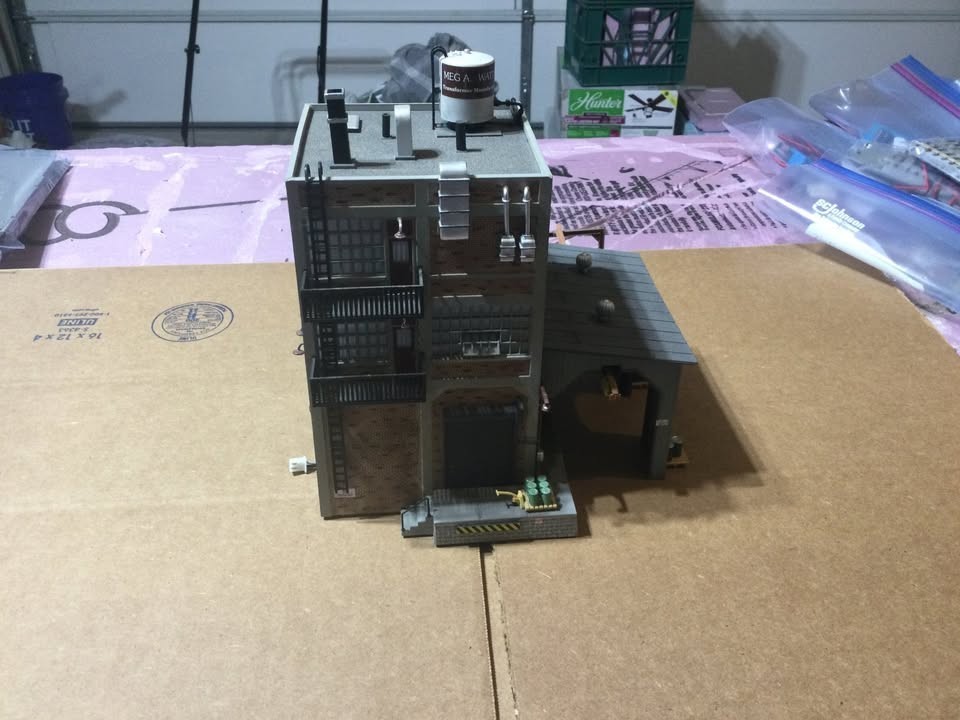 HO-Scale Woodland Scenic 5037 Meg A. Watts Transformers – Built-&-Ready Landmark