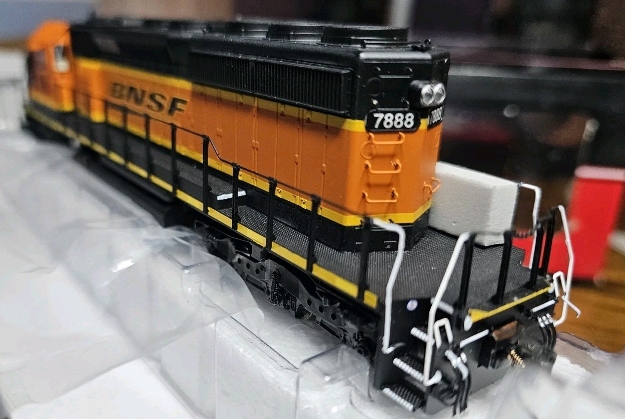 Intermountain Railway SD40-2 Locomotive With Sound BNSF New Image Car# 7888