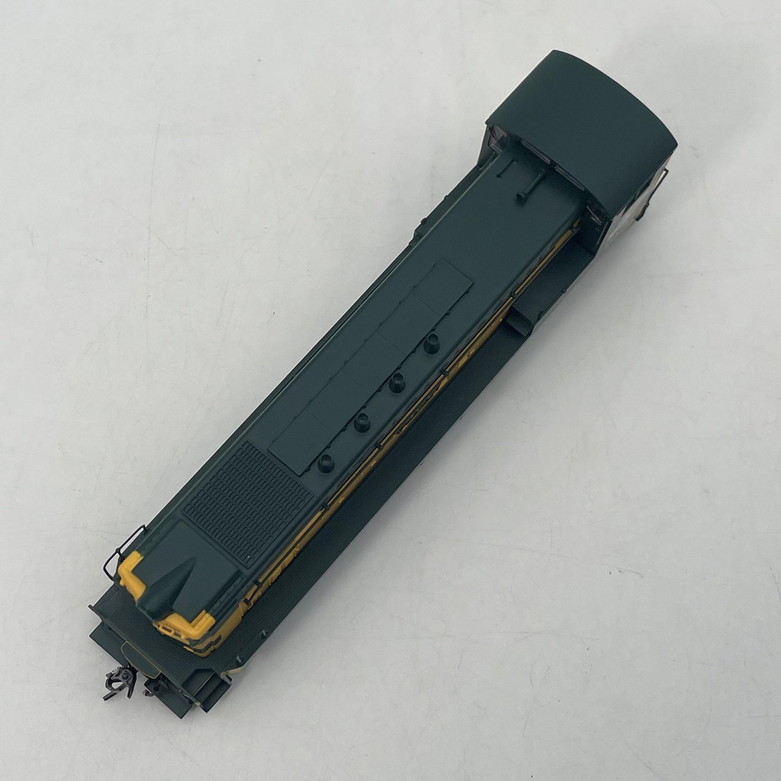 Bowser HO Scale Baldwin VO-1000 Diesel Locomotive C&NW 1037 Green 400 Lighted DC