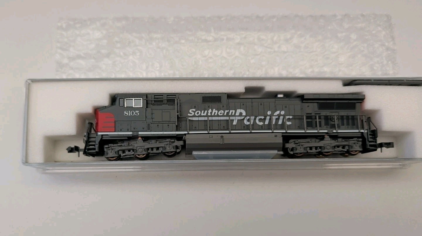 Kato N-Gauge 176-3611 C44-9W SP Southern Pacific Dash 9 Diesel Locomotive