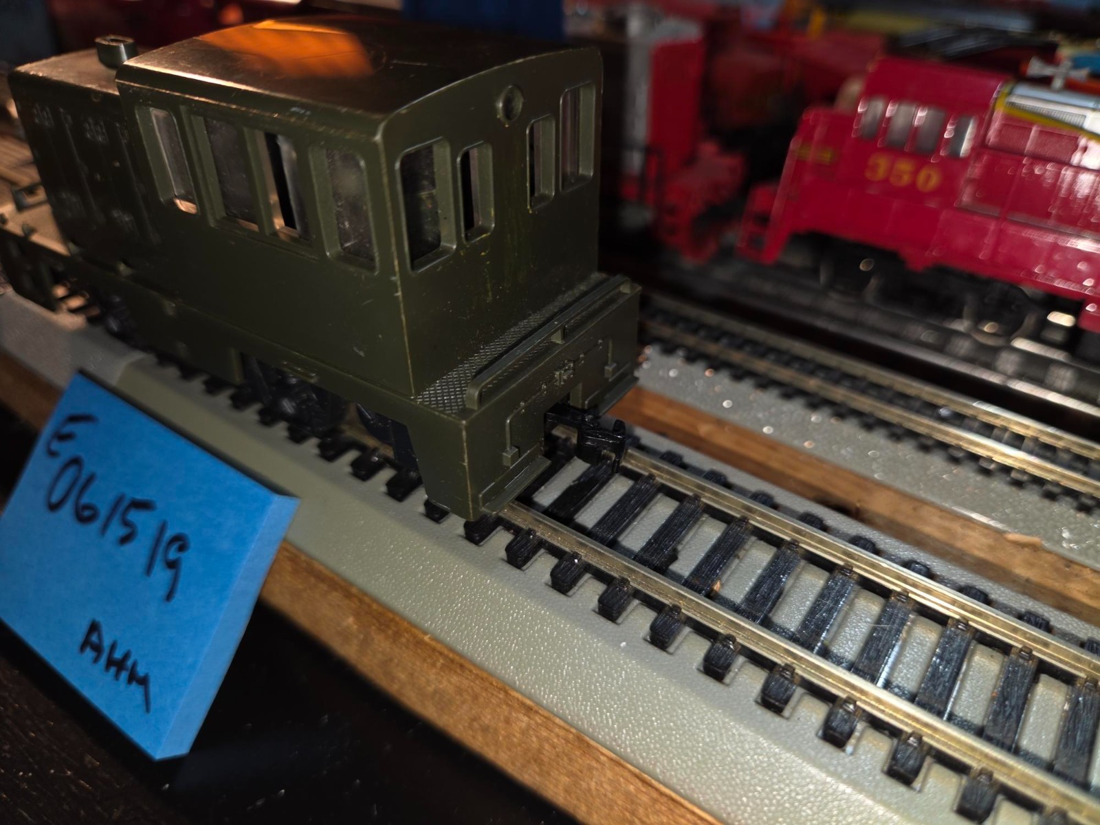 HO GUAGE ARMY SWITCHER ENGINE, SEE PHOTOS FOR DETAILS AND VIDEO