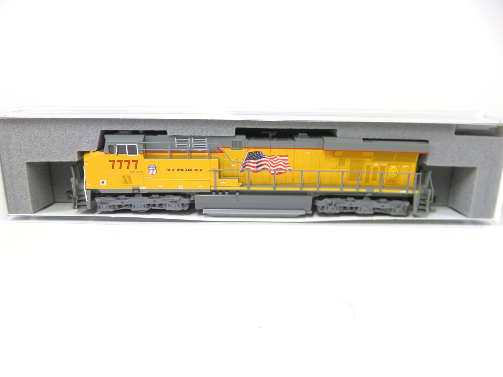Kato 176-8967 N Scale UP Union Pacific GE ES44AC Diesel Locomotive #7777 NIB