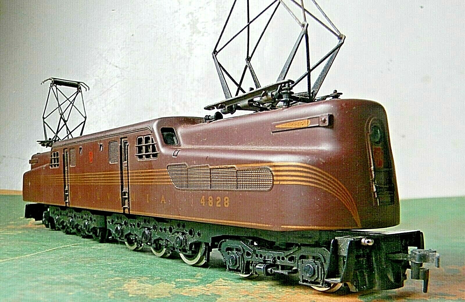 Pemco GG-1 Electric Locomotive ~ Pennsylvania RR ~ Runs Rd# 4828 5 Stripes – HO
