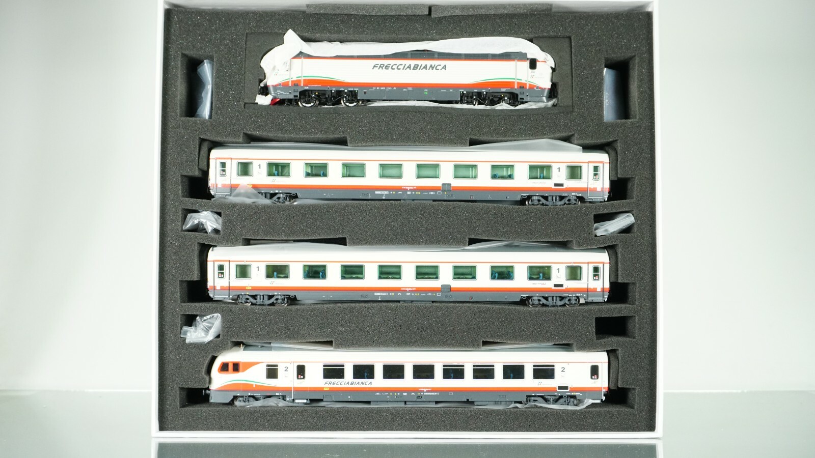 ACME 70080 Treno Frecciabianca FS Italy 4-car Set HO scale