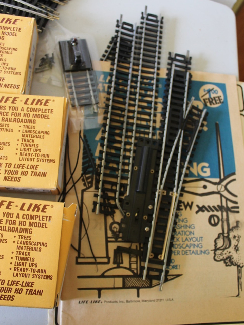 Life-Like Locomotive Train Set Complete Tracks, 5 cars, Transformer, etc.
