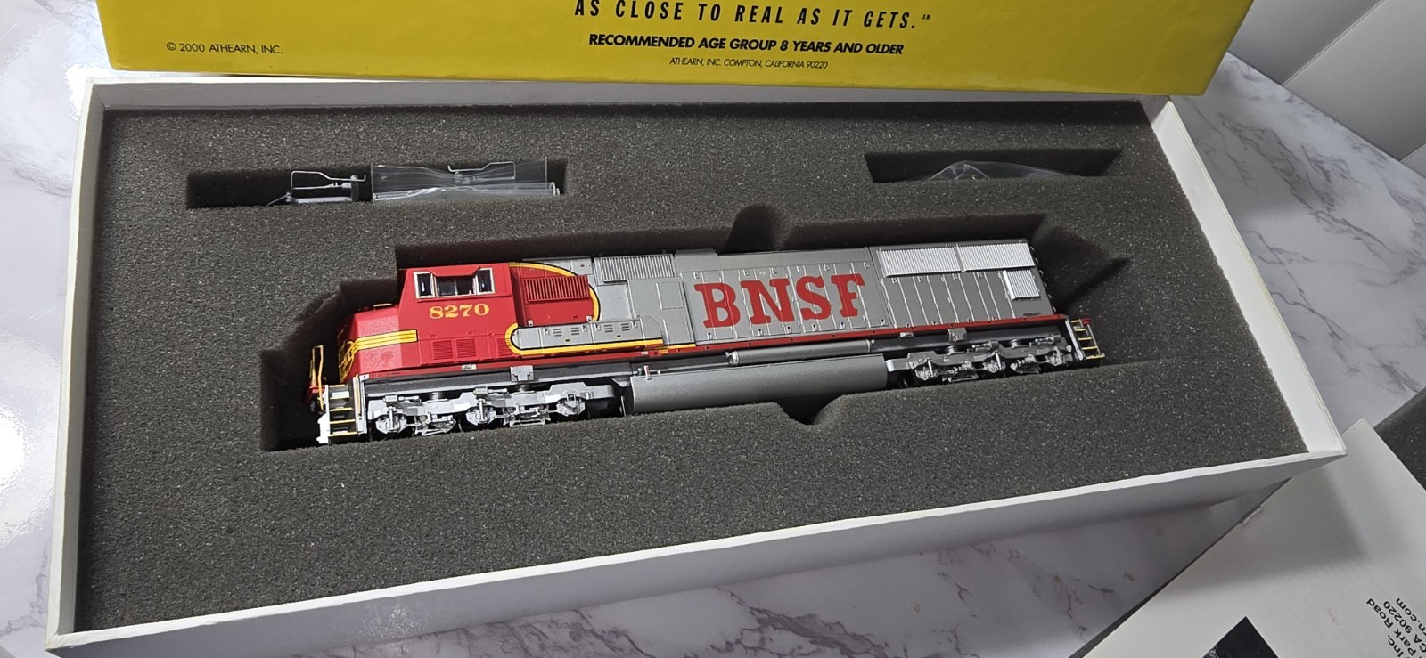 Athearn Genesis HO SD75M BNSF #2 Railway #G6135 Diesel Analog DC Silver/Red
