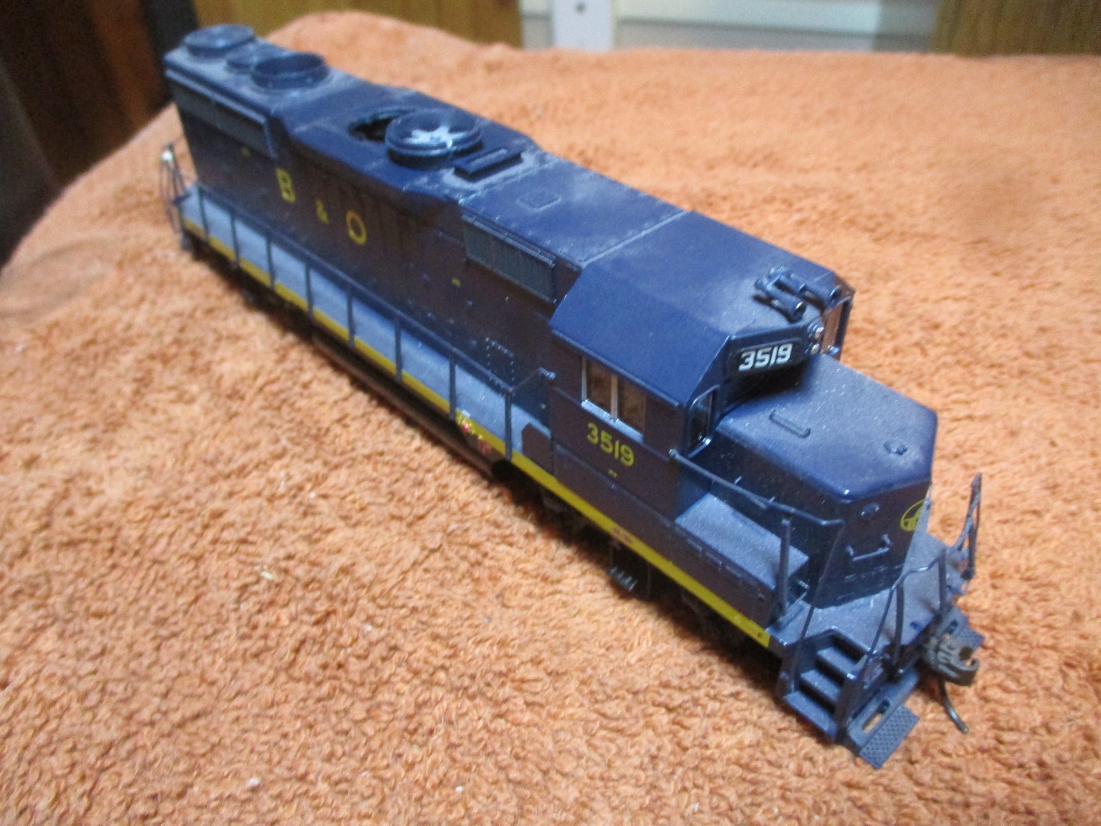 Unbranded HO Scale Baltimore & Ohio #3519 Diesel Locomotive GP-35 Tested Rev-3