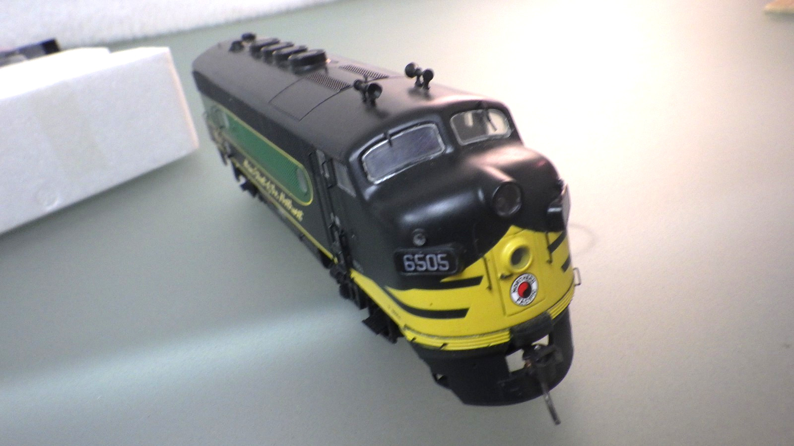 HO-InterMountain EMD F3A POWERED Locomotive in Opened Box * NP Northern Pacific