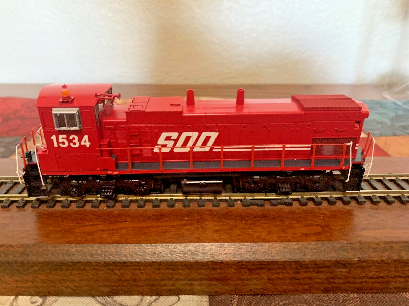 SOO LINE MP15ac SWITCH LOCO- DCC/TSUNAMI SOUND INTERIOR HO Scale -“GENESIS” NEW