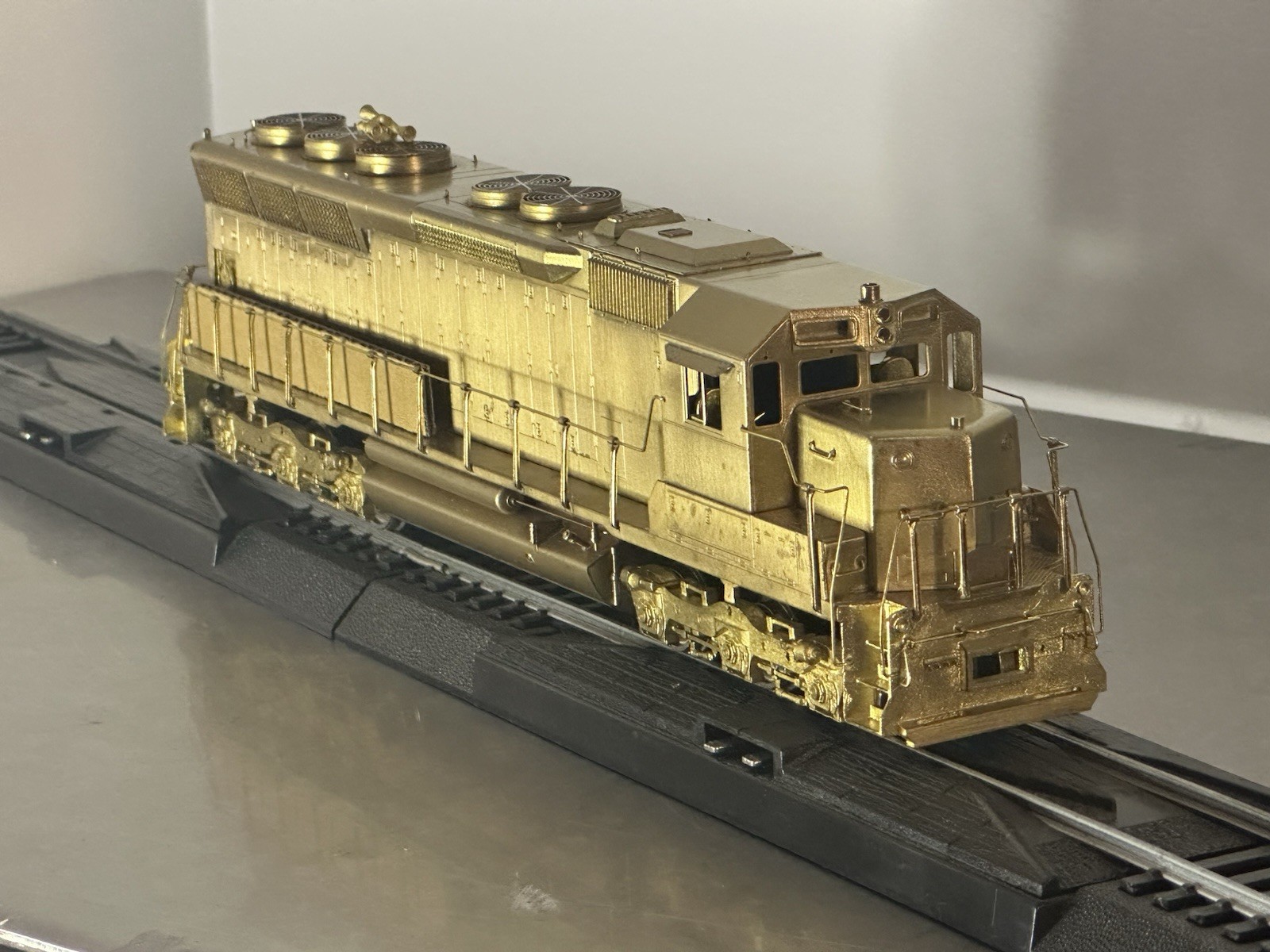 HO Brass KMT Japan EMD SD45 Diesel Locomotive –Unpainted-Runs-The Train Shop Box