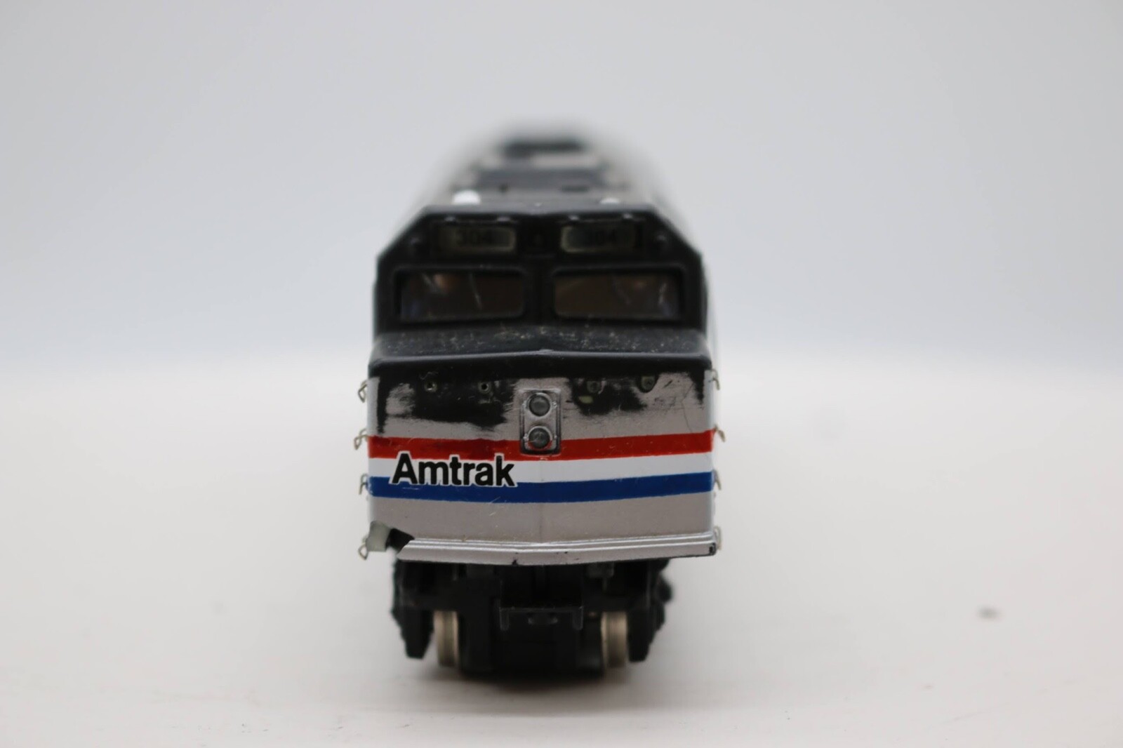 Bachmann Spectrum HO Scale DC Locomotive, Amtrak F40PH Diesel Phase III #304