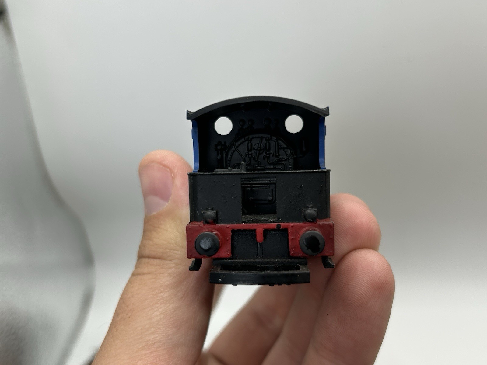 OO Hornby R1130 0-4-0 Industrial Saddle Tank Locomotive ‘Blue Thistle’ WEATHERED