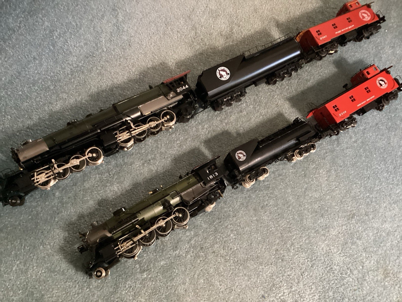 O Scale 3 Rail GN Locomotives, 13 Kit Built 50′ Freight Cars & 2 Caboosesu