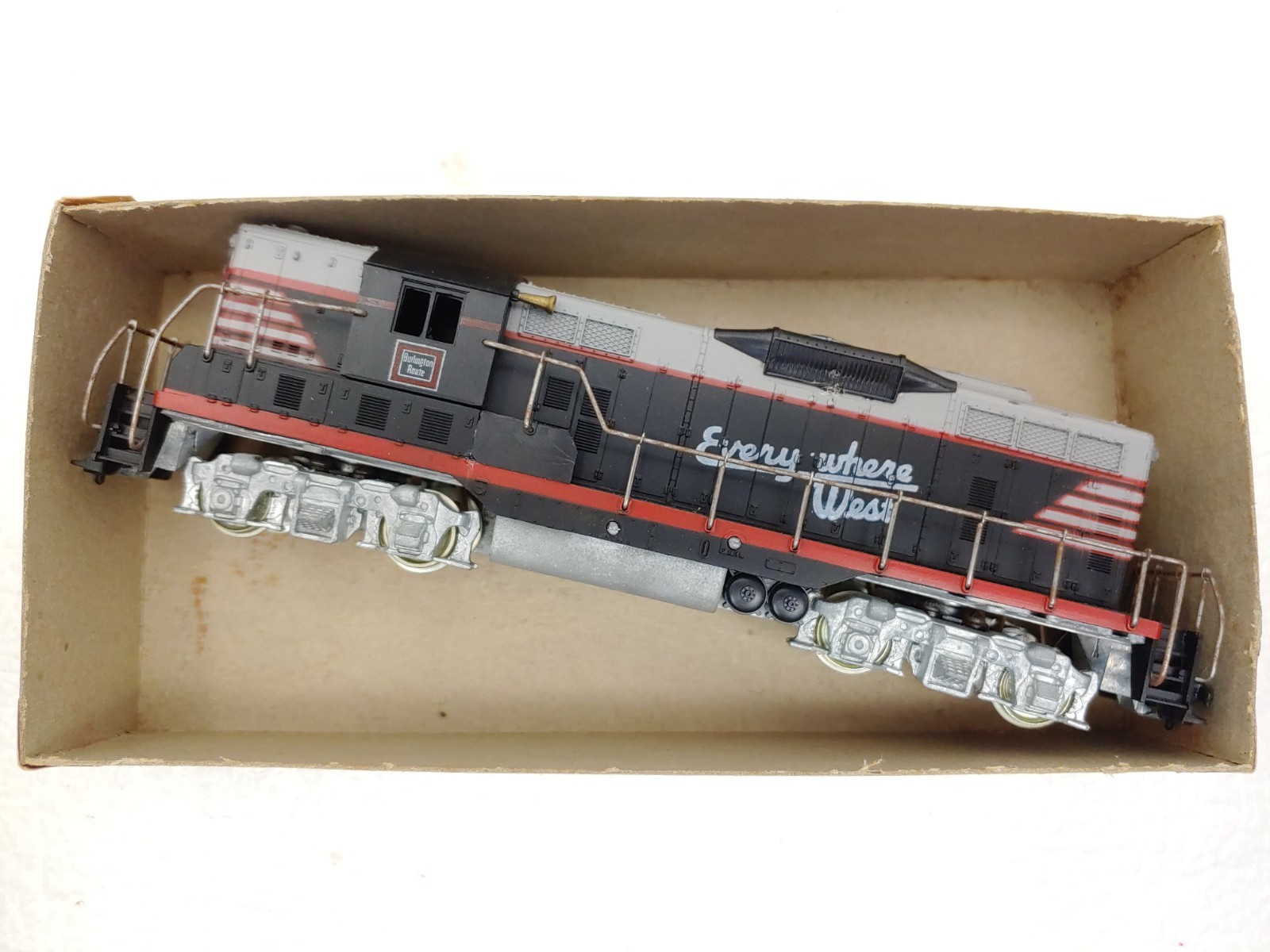 2 Rare Athearn HO Yellow Box 1955 GP-9 CB&Q AA Diesel Locomotive Engine No run