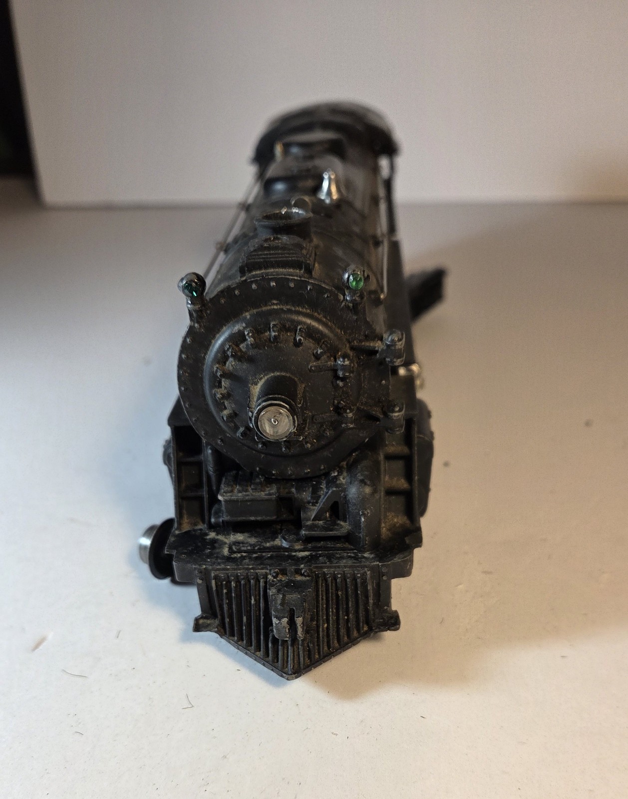 Lionel #2055 Loco, 6026W Tender in very good working condition