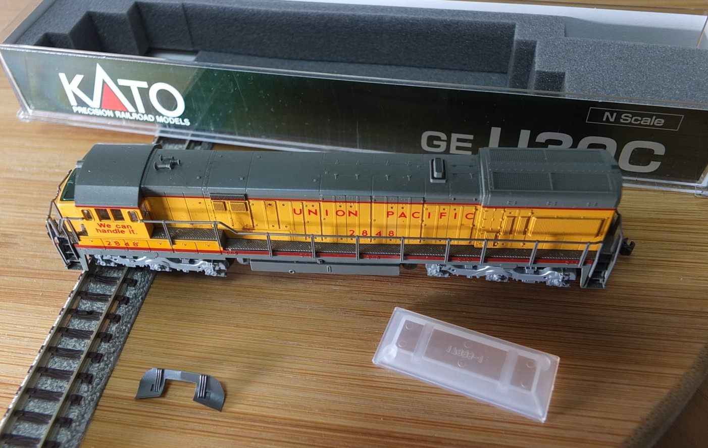 Kato 176-0933 N Gauge GE U30C diesel loco in Union Pacific livery