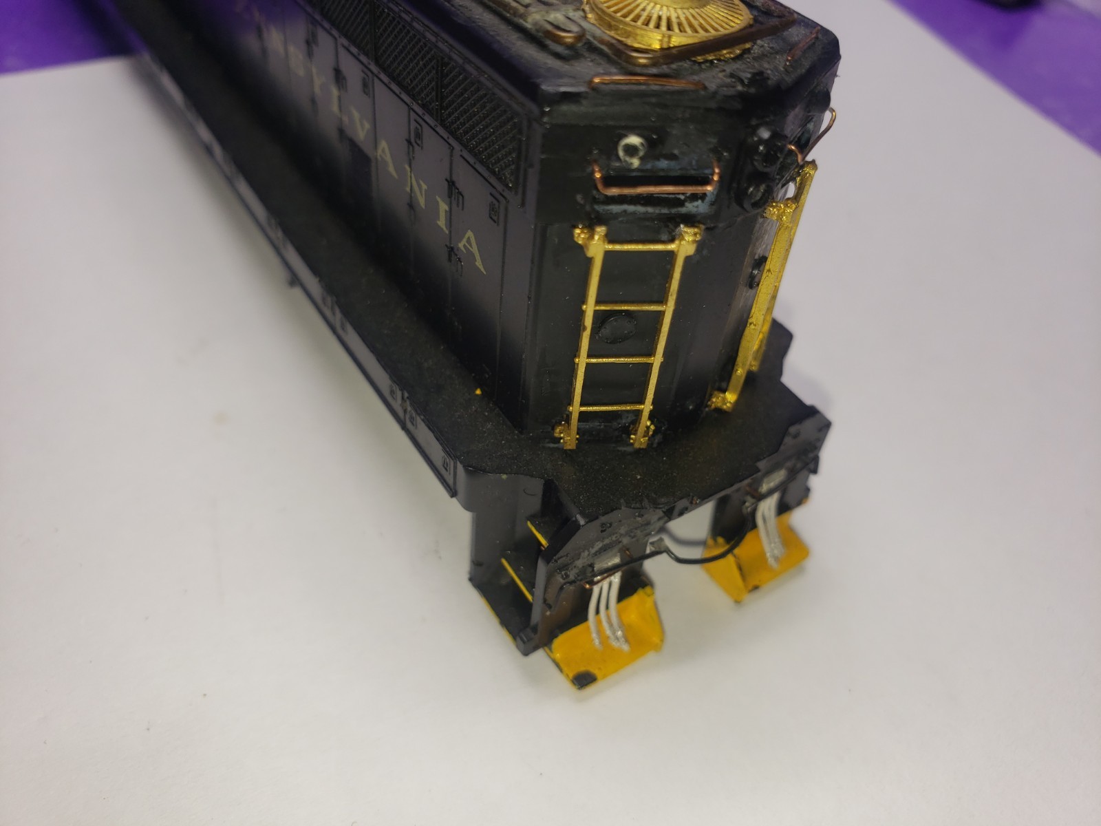 SD9 SHELL ONLY PENNSYLVANIA RAILROAD 7607 ATHEARN HO SCALE NO LENSES SEE PHOTOS