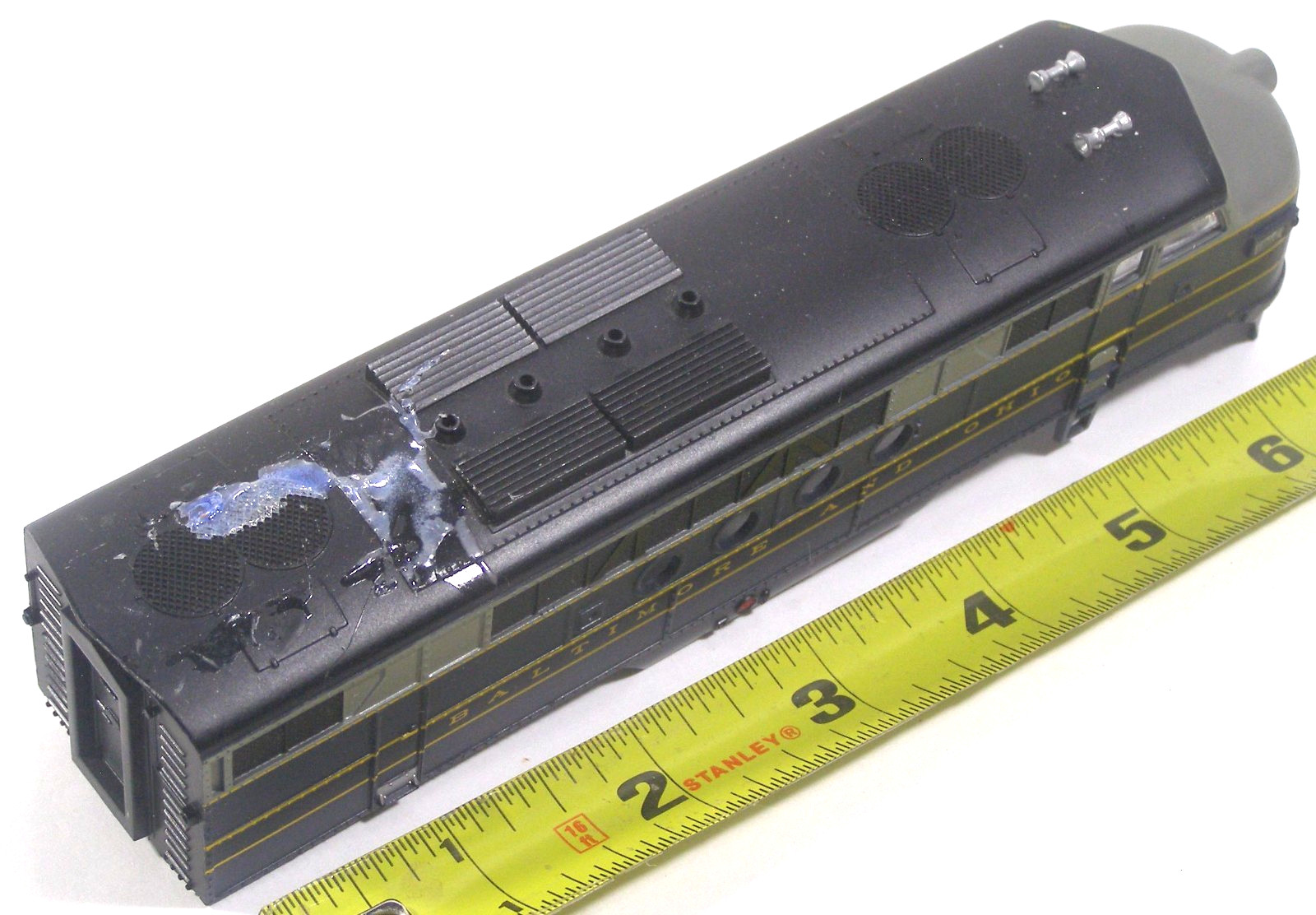 Unknown Brand Model RR Baltimore & Ohio Diesel Engine Shell Glue on Roof TZ5