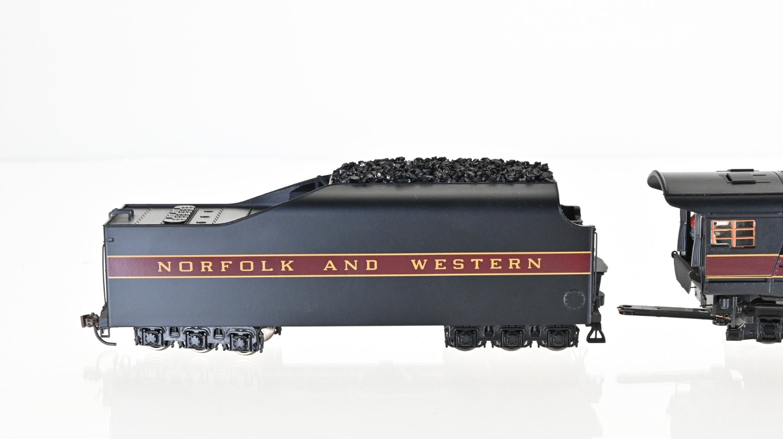 MTH 4-8-4 Class J Norfolk & Western 611 DCC w/Sound HO scale