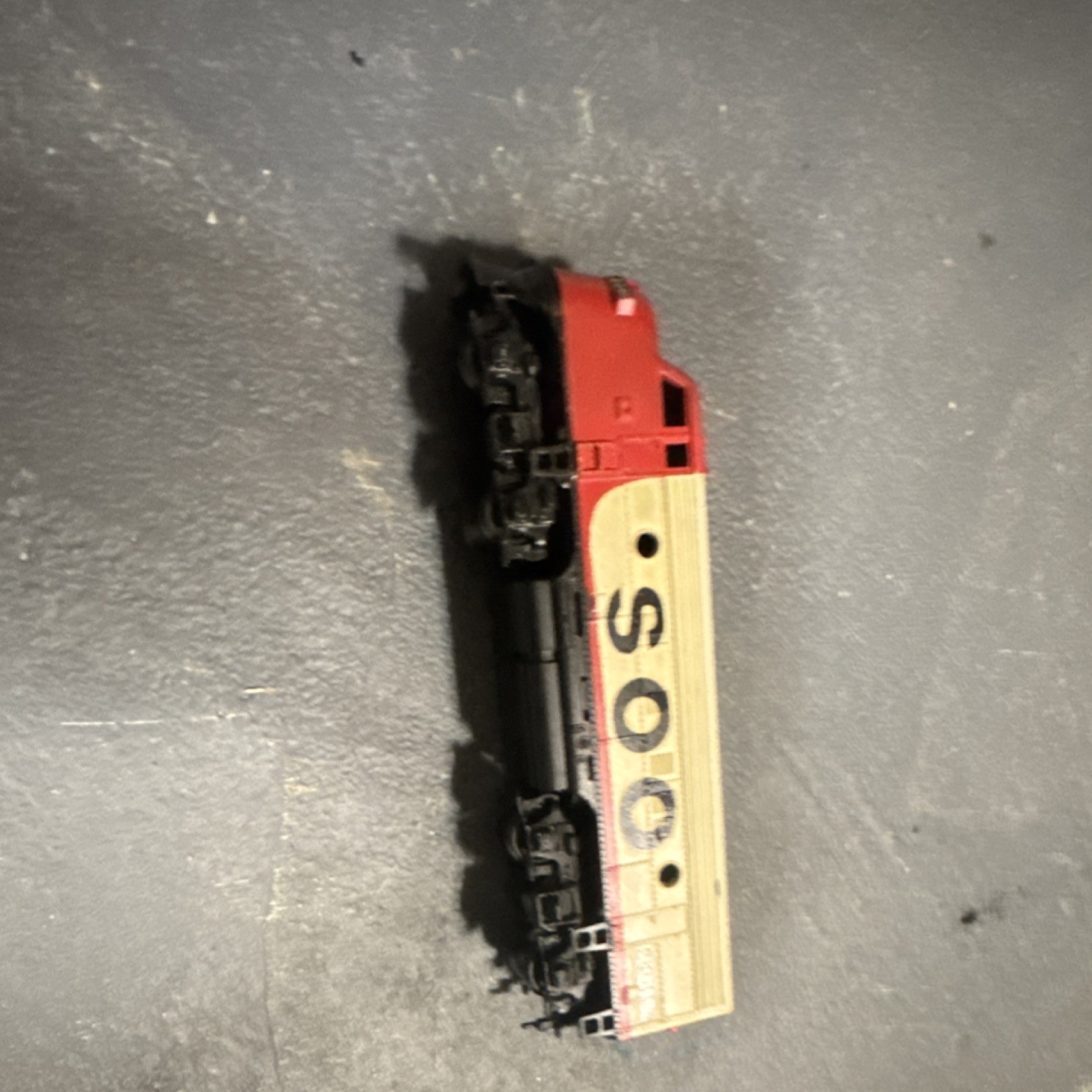 Life-Like HO Soo Line Diesel Locomotive Analog DC 7962 Red Cream Black