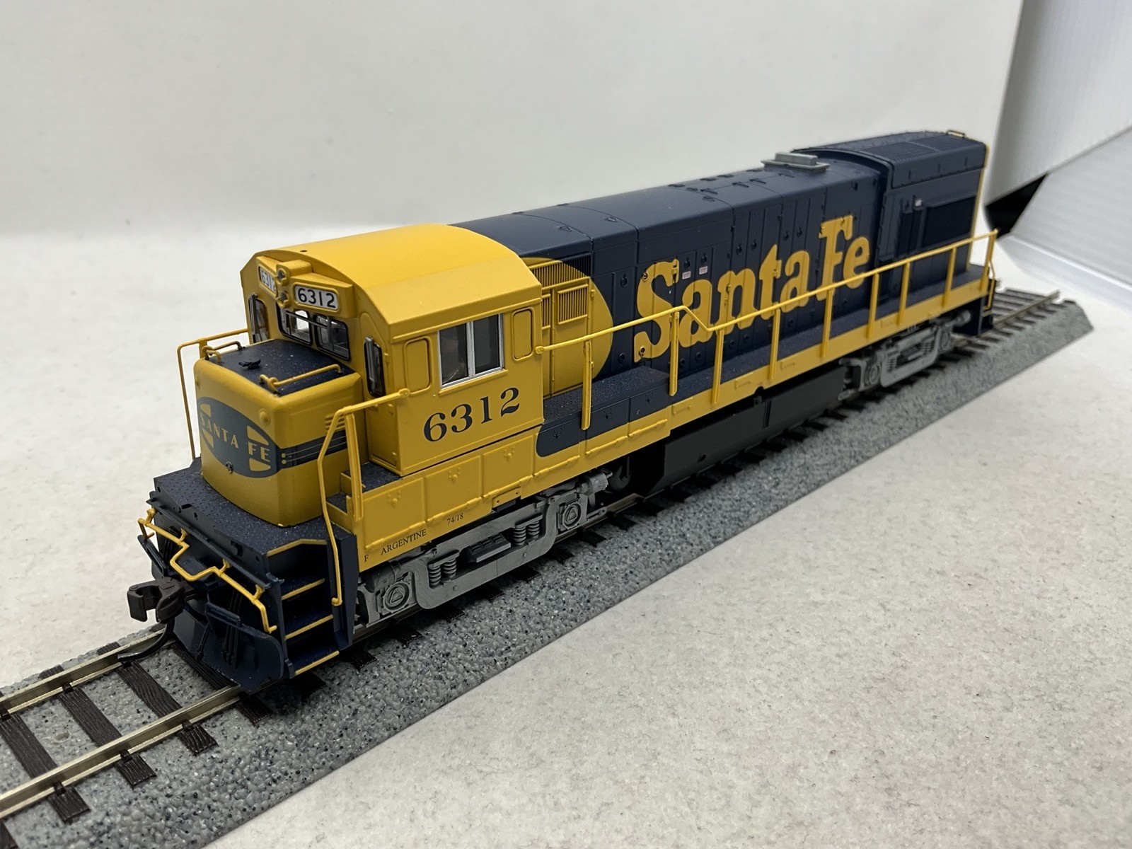 Atlas Master Gold HO Scale Santa Fe U23B w/ DCC/DC/QSI Sound #6312 #10000858