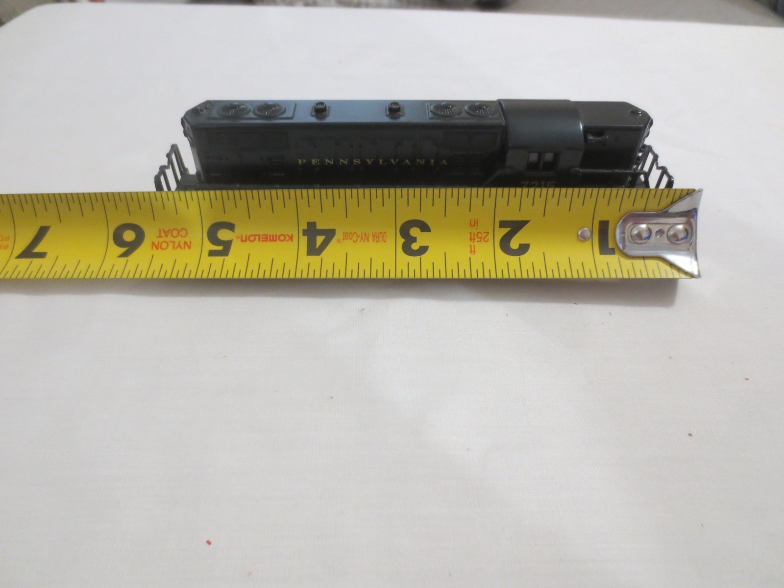 Lionel Locomotive 7215 PA GP-9 series With Decorative Tin 1998