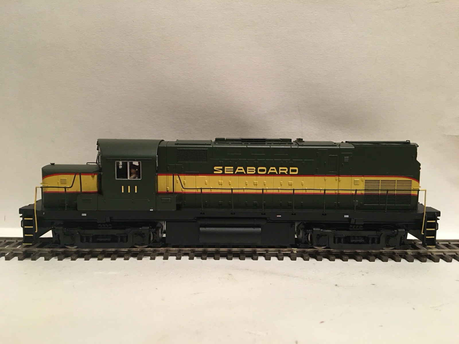 HO Atlas 10000050 Seaboard Air Line ALCO C420 Powered Diesel Locomotive SAL #111