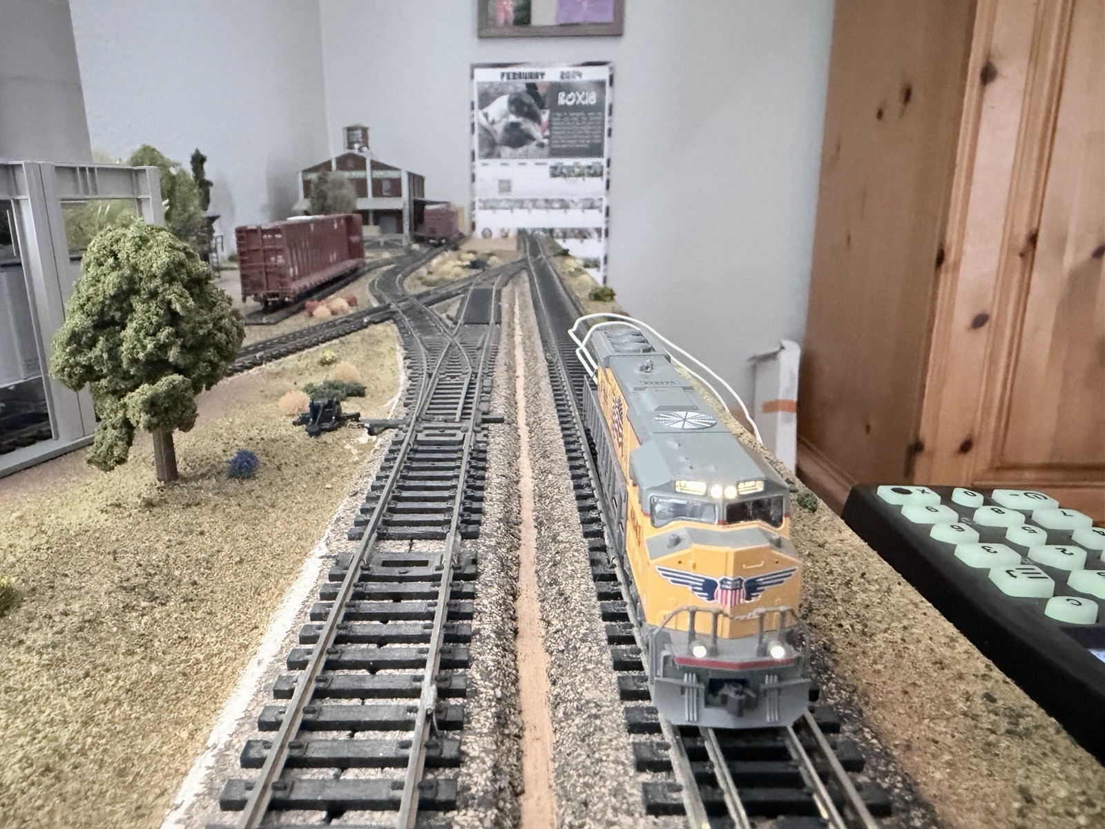 KATO SD70m 4843 Union Pacific N Scale Diesel Locomotive With DCC.