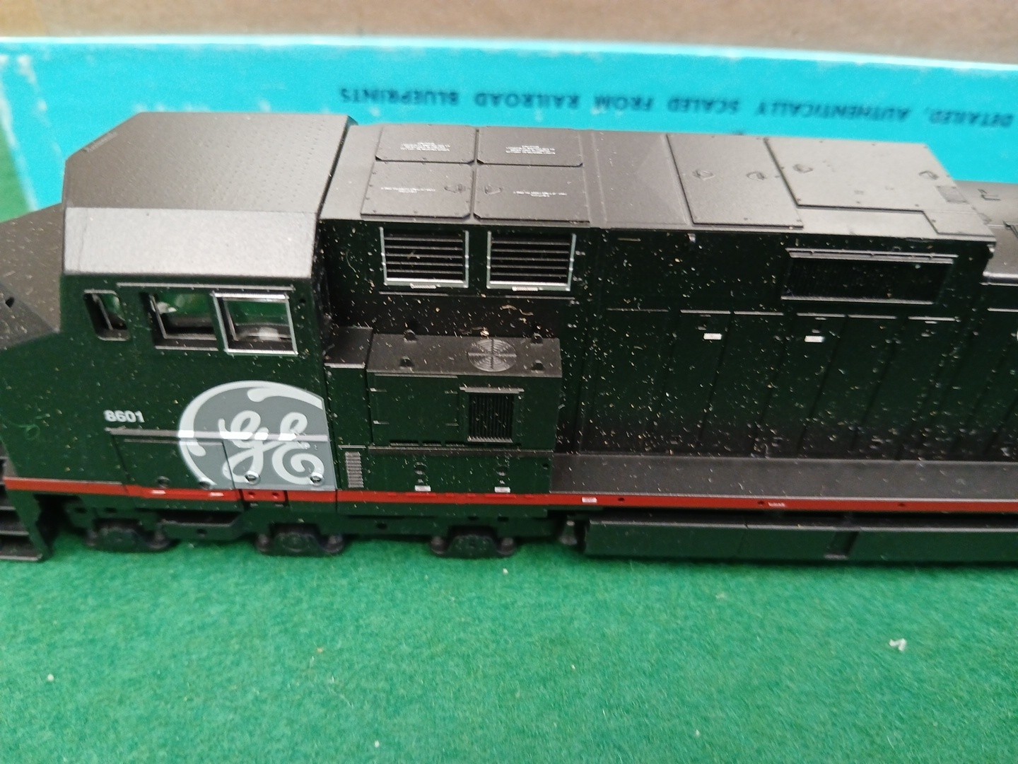 Athearn HO GE Dash 9 C44-9W GE Demo #8601 Diesel Locomotive DC Analog 4901 NEW