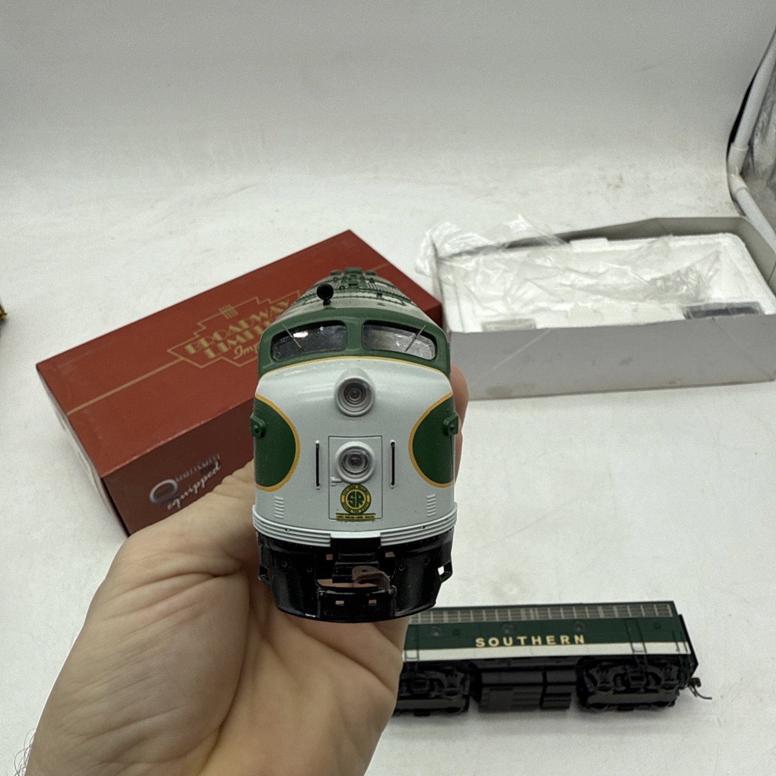Broadway Limited HO Southern Railway Paragon DCC And Sound EMD E7A #2905 B Unit