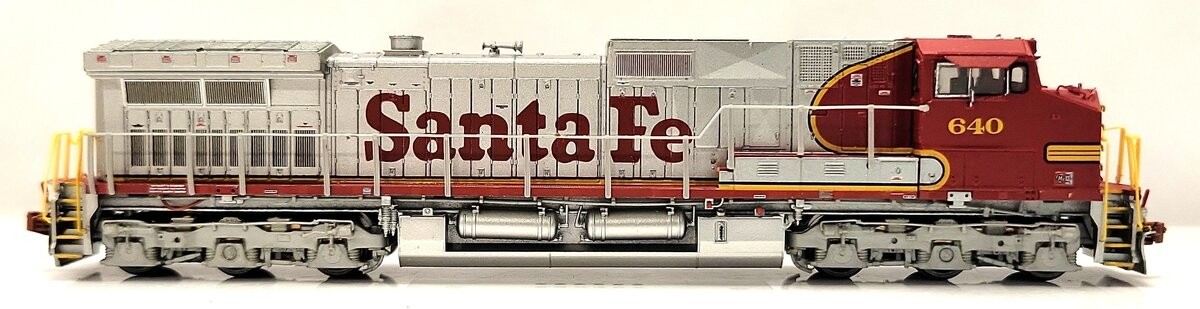 Scale Trains SXT38516 N Scale Santa Fe GE C44-9W Diesel Locomotive #640 LN/Box