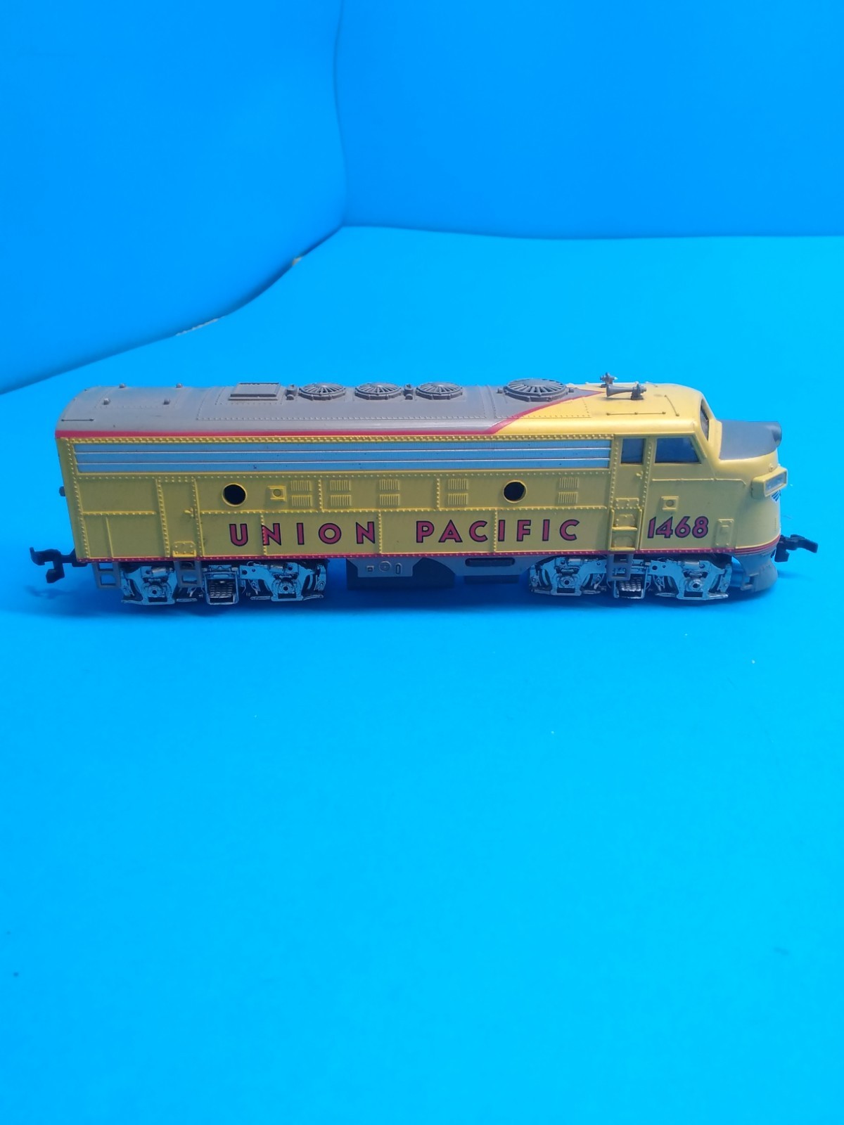 ho scale Bachmann Union Pacific F unit diesel engine #1468