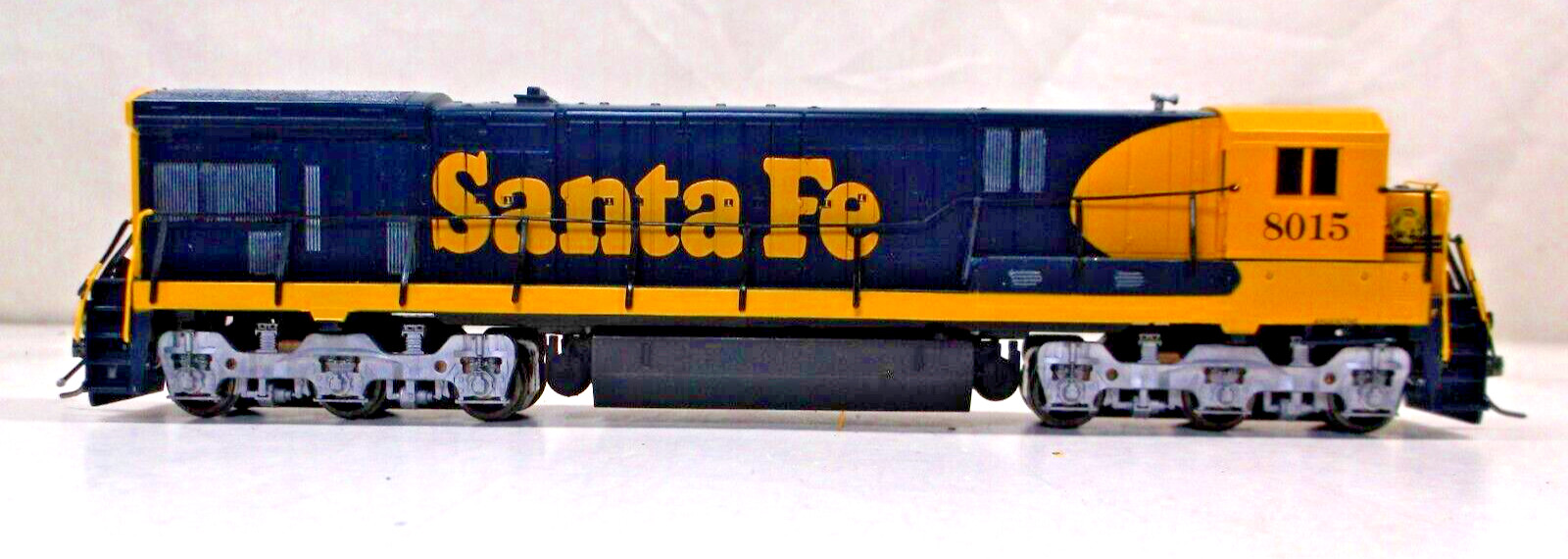 HO Atlas Santa Fe C30-7 diesel engine in original box (lot 529)