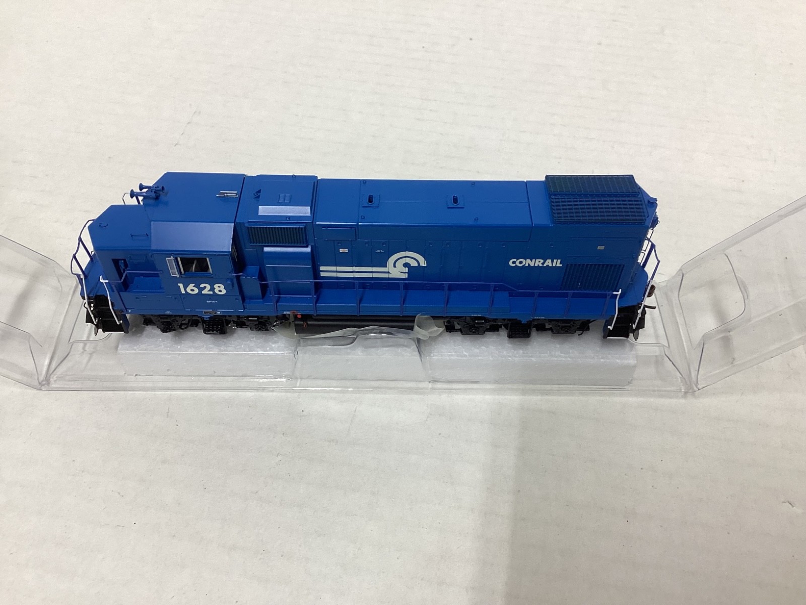 Athearn Genesis #68006 HO scale “Conrail” GP15-1 Rd.#1628