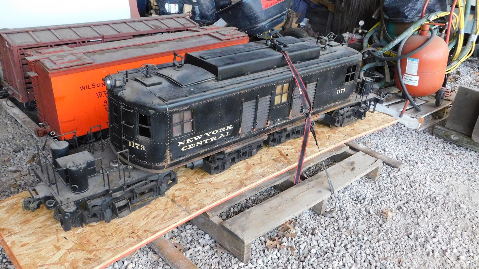 Electric 7.5″ Gauge Hand Built T3A Electric AWD Locomotive and 5 Train Cars