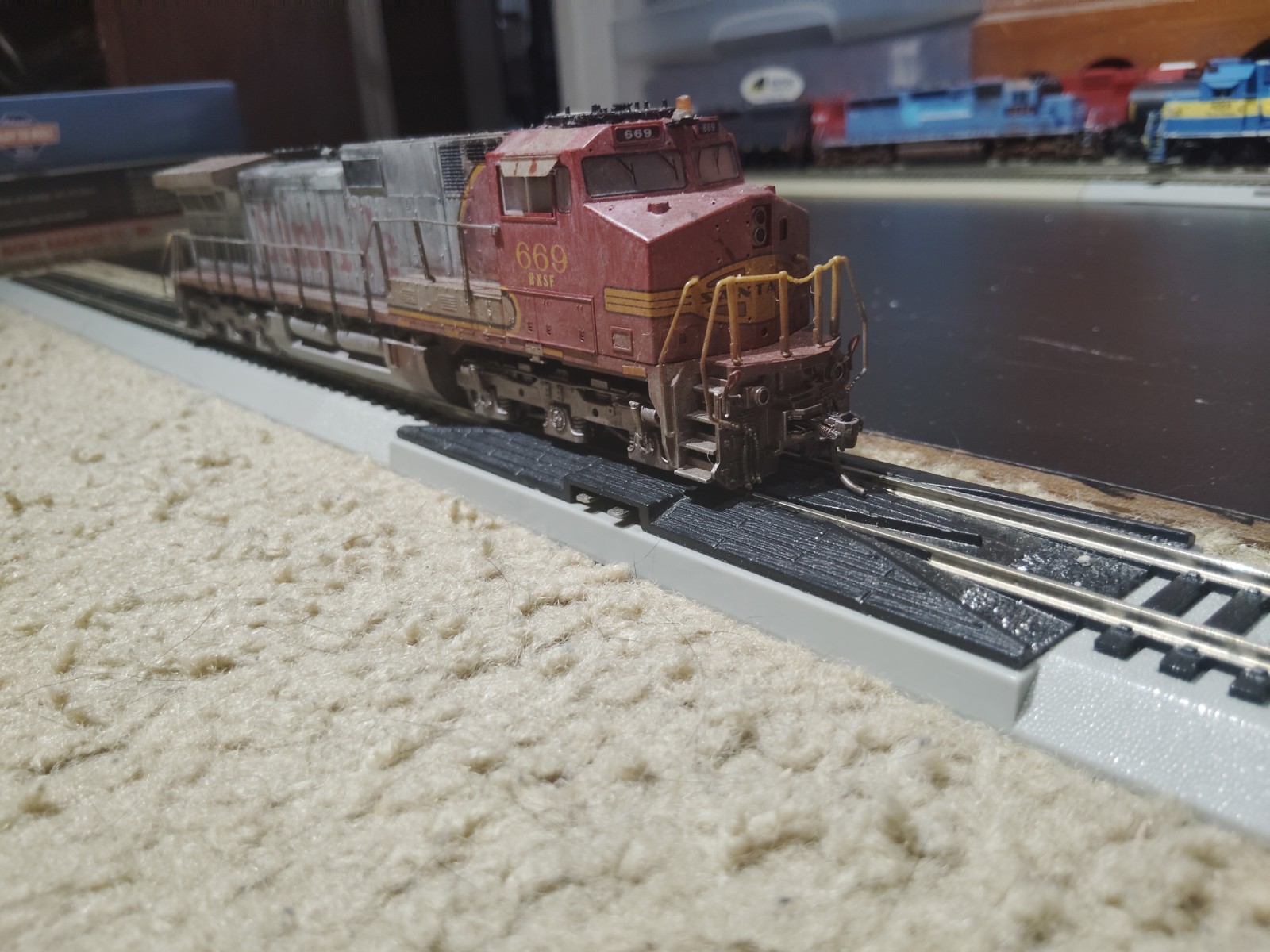 HO Kato BNSF 669 C44-9W Dash 9 Weathered DCC No Sound