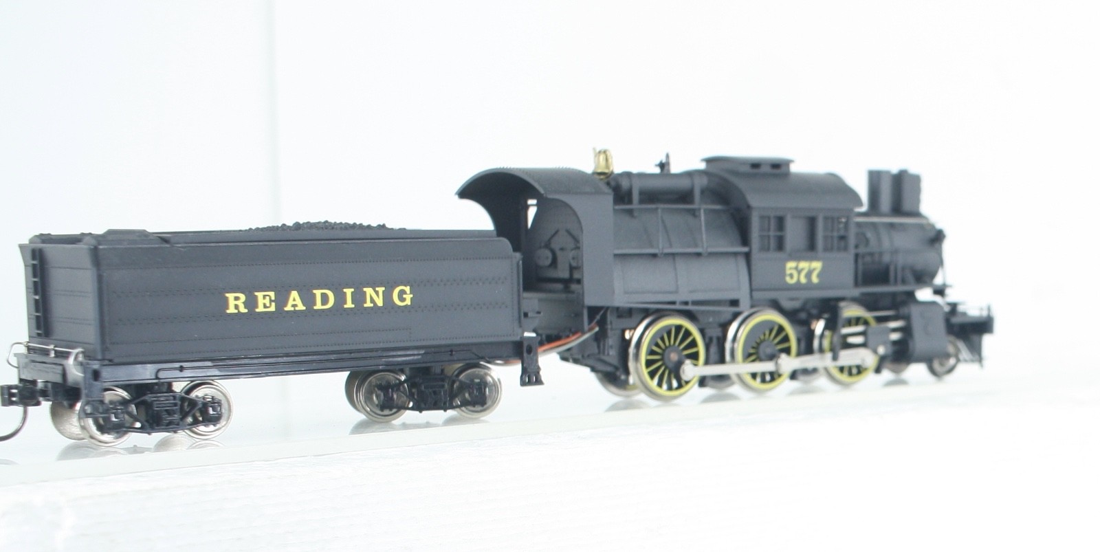 HO IHC Premier 23178 Reading 2-6-0 Camelback Loco & Tender #577 DCC