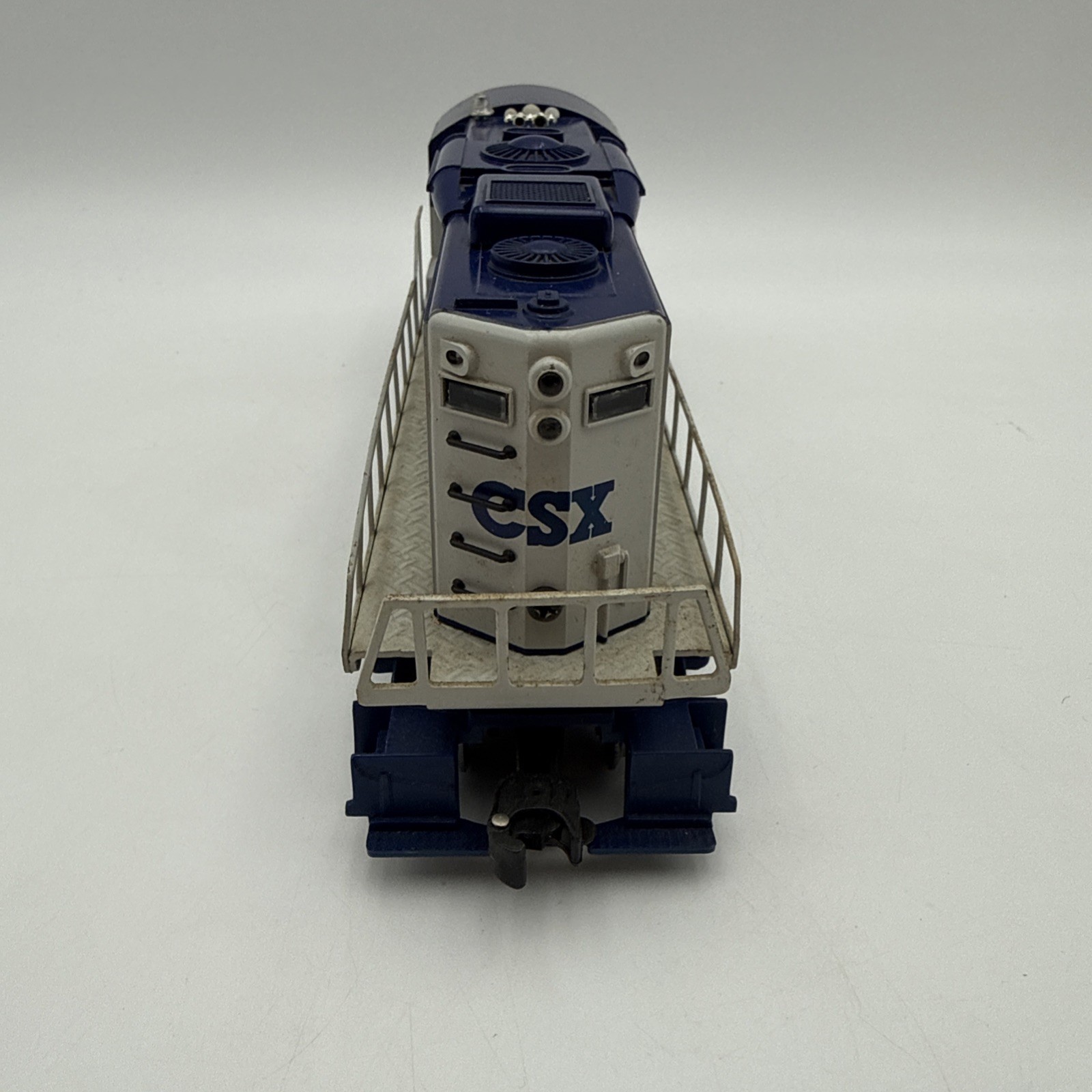 Lionel CSX SD-18 Diesel Locomotive Blue White O Gauge 6-18810 Model Railroad