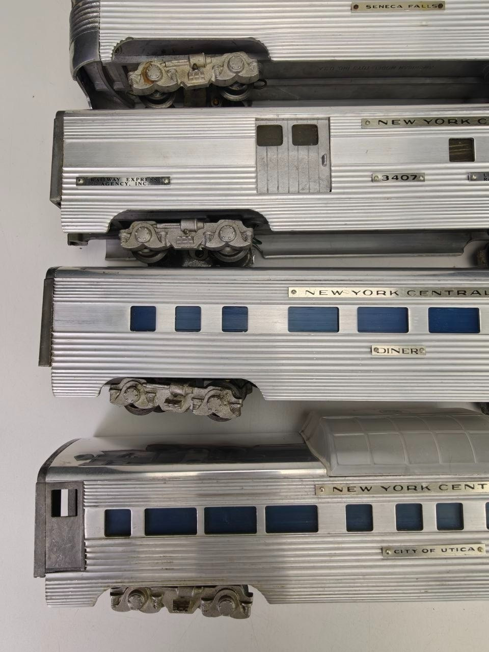 American Model Toys NEW YORK CENTRAL Aluminum O Gauge 6 Cars READ